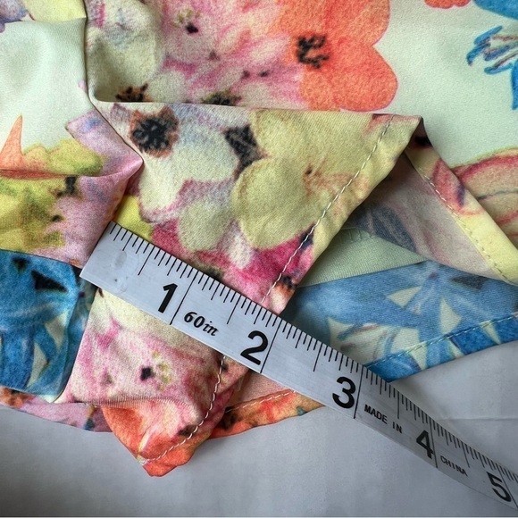 Gianni Bini floral Erynn Romper foam bouquet v neck waist tie size large - Picture 16 of 16